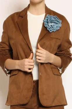 Giacca effetto suede con spilla moro