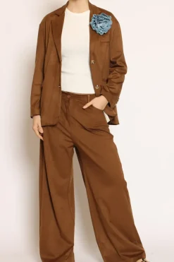 Giacca effetto suede con spilla moro