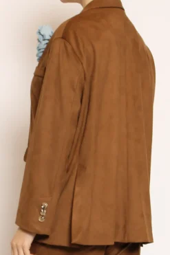Giacca effetto suede con spilla moro