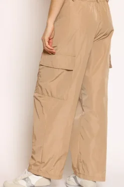 Pantalone cargo tessuto parachute peanut