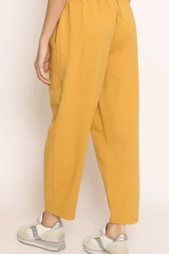 Pantalone mom fit felpa light senape