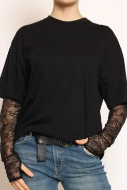 T-shirt con pizzo nero